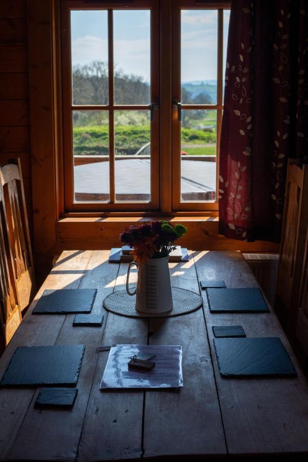 George Cabin - Log Cabin In Wales With Hot Tub Newtown  Buitenkant foto